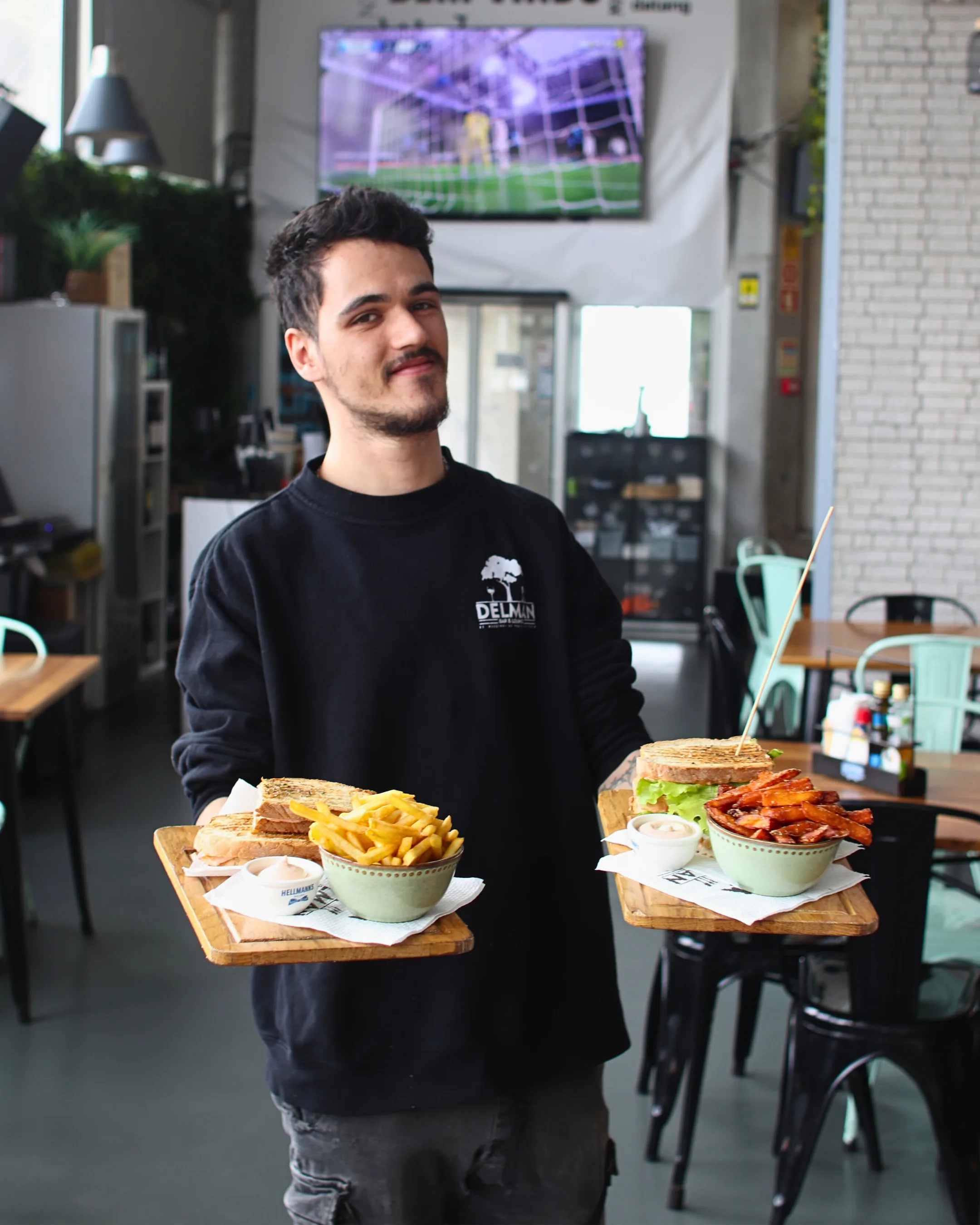 Equipa do DELMAN Bar & Lounge — restaurante e bar na Praia da Vitória, Ilha Terceira