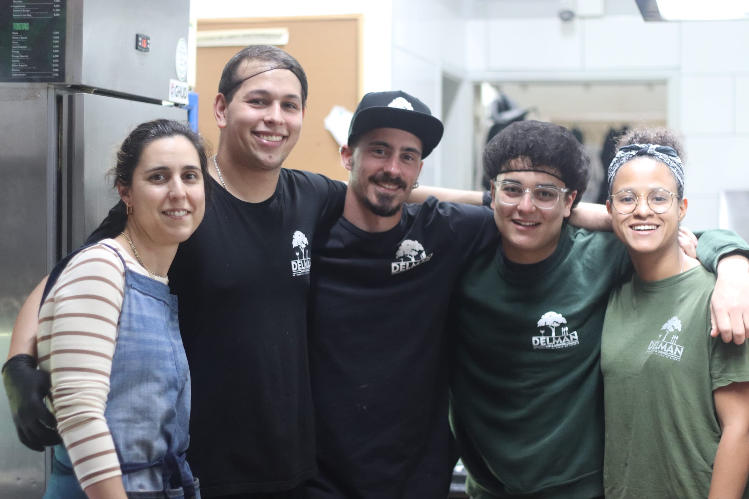 Equipa do DELMAN Bar & Lounge — restaurante e bar na Praia da Vitória, Ilha Terceira